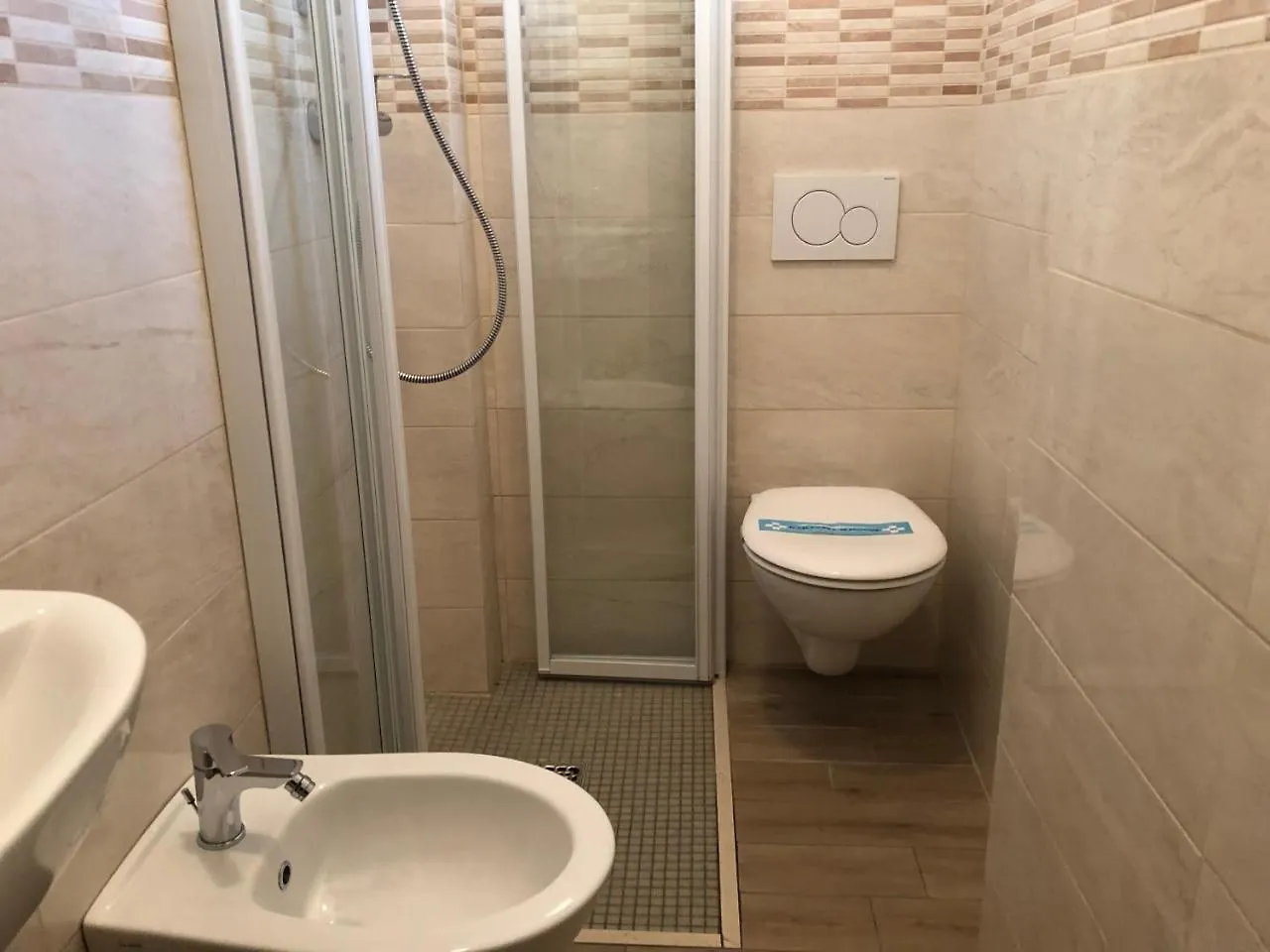 Hotel Niagara Riccione 3*,  Italien